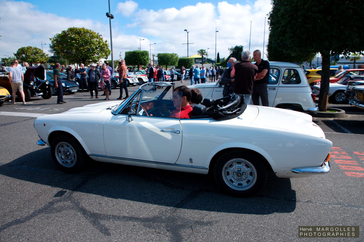 Fiat 124 Spider-01.jpg